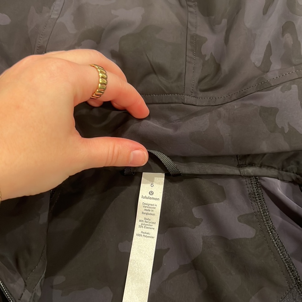 Lululemon jacket - Picture 4 of 4